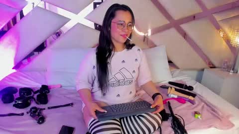 Caroline Sweet online show from 6, 12, 2024