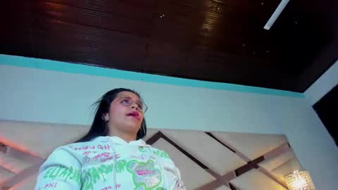 Caroline Sweet online show from 19, 12, 2024