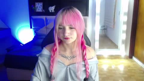 _charlotte_collins_ online show from 17, 6, 2026