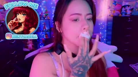 niiky online show from 23, 6, 2026