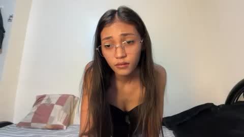 _petitechloe online show from 14, 6, 2026