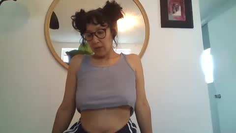 Snapshot of _tutti_frutti_ chatting on 2, 6, 2026 _tutti_frutti_ online show from 2, 6, 2026