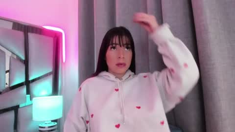 _valeria_saenz_ online show from 15, 6, 2026