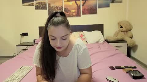Adellineee online show from 10, 6, 2026