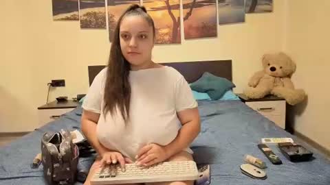 Adellineee online show from 22, 6, 2026