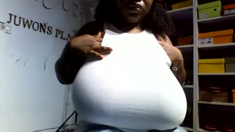 Snapshot of afroprincessx chatting on 6, 7, 2026 afroprincessx online show from 6, 7, 2026