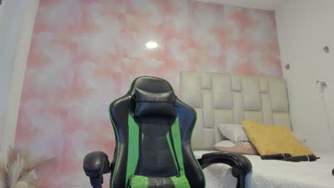 karoline  online show from 19, 6, 2026
