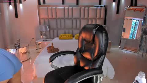 ALESSA ROMERO  online show from 20, 5, 2026