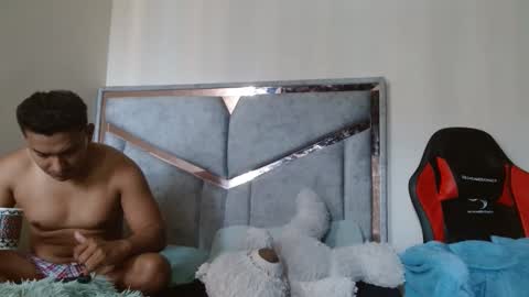 Snapshot of alexvsluisa chatting on 14, 5, 2026 alex y luisa online show from 14, 5, 2026