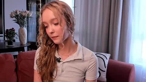Snapshot of alicemelison chatting on 4, 4, 2026 Serena online show from 4, 4, 2026