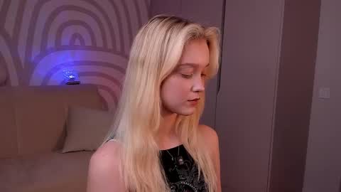 Snapshot of alicemelison chatting on 25, 4, 2026 Serena online show from 25, 4, 2026