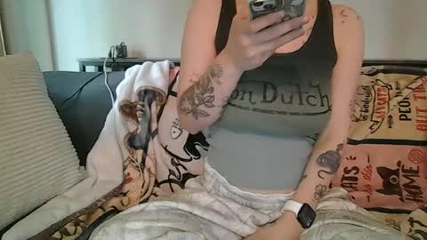 alliebearx online show from 17, 6, 2026