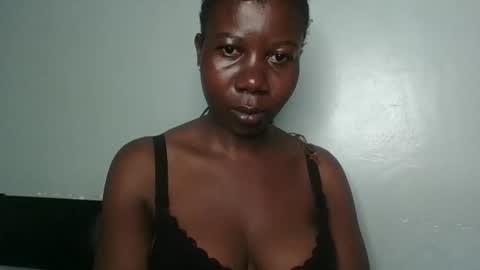 Snapshot of am_creme_delight chatting on 18, 4, 2026 am_creme_delight online show from 18, 4, 2026