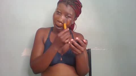 Snapshot of am_creme_delight chatting on 25, 5, 2026 am_creme_delight online show from 25, 5, 2026