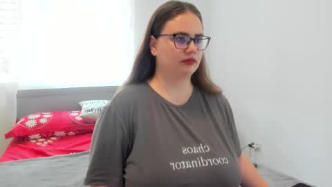 Amira Vyxen online show from 4, 6, 2026