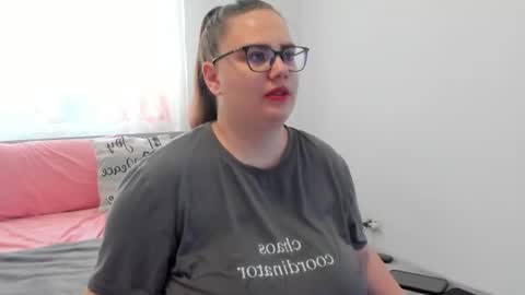 Amira Vyxen online show from 18, 6, 2026