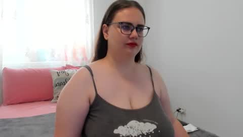 Amira Vyxen online show from 19, 6, 2026