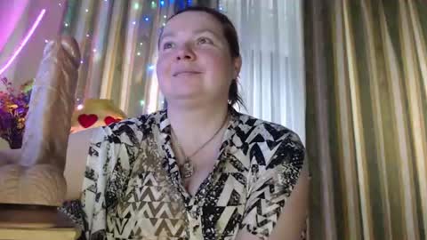 amorelara online show from 10, 6, 2026
