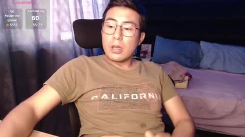 Snapshot of andrewmhilton_ chatting on 1, 6, 2026 andrewmhilton_ online show from 1, 6, 2026
