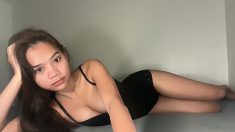 Snapshot of angel_petite07 chatting on 17, 4, 2026 angel_petite07 online show from 17, 4, 2026