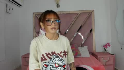 angell_petite01 online show from 22, 5, 2026