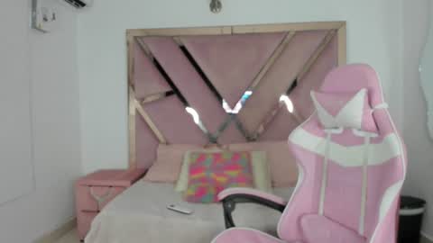 angell_petite01 online show from 13, 6, 2026