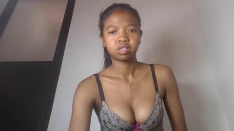 annica86 online show from 6, 6, 2026
