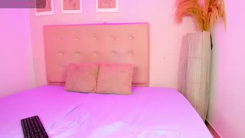 annie_dolce_ online show from 10, 6, 2026