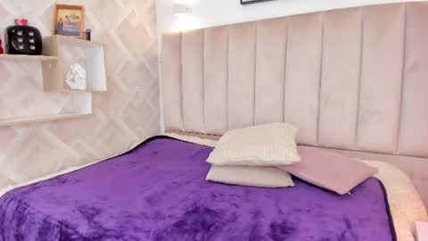 Annie Queen online show from 12, 6, 2026