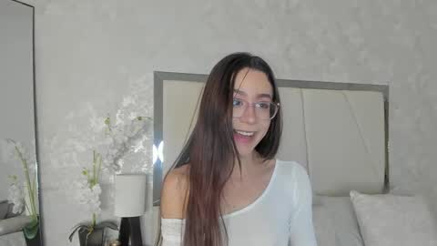 Ari Wilde online show from 7, 6, 2026
