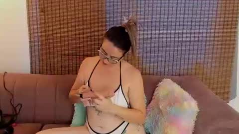 Ariana Cruz online show from 24, 6, 2026