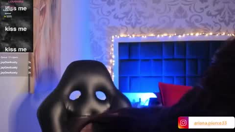 Snapshot of ariana_pierce chatting on 9, 3, 2025 Ariana online show from 9, 3, 2025
