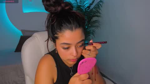 Snapshot of ariana_pierce chatting on 22, 10, 2025 Ariana online show from 22, 10, 2025