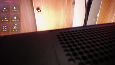 Snapshot of aura_cute_ chatting on 8, 4, 2026 aura_cute_ online show from 8, 4, 2026