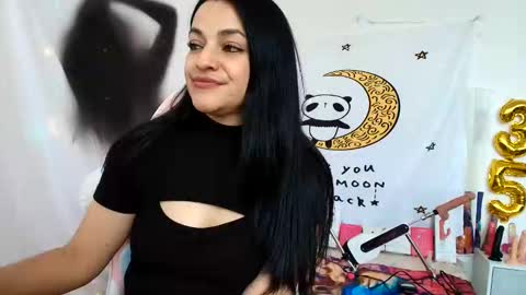 Azucena R online show from 3, 6, 2026