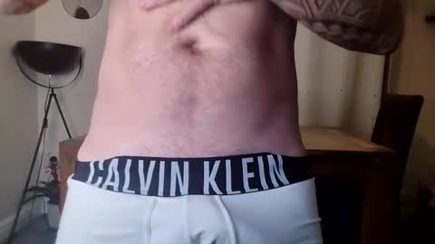 Snapshot of beardedtattedguy chatting on 25, 11, 2025 beardedtattedguy online show from 25, 11, 2025