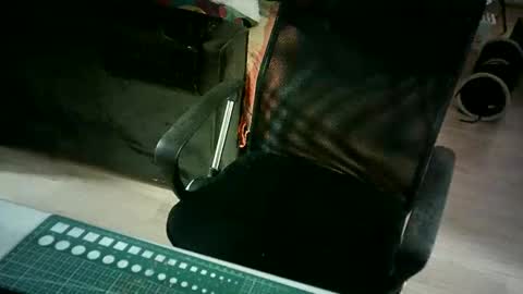 Snapshot of beartsmkr chatting on 8, 10, 2025 beartsmkr online show from 8, 10, 2025