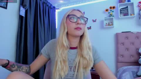 Soffy Brooks Independent model online show from 19, 5, 2026