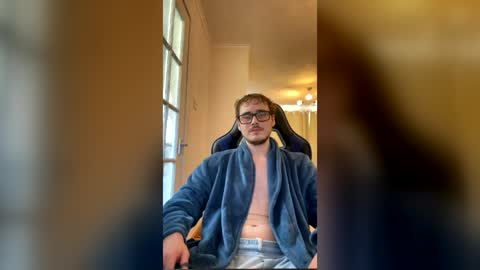 bottombrit02 online show from 22, 6, 2026