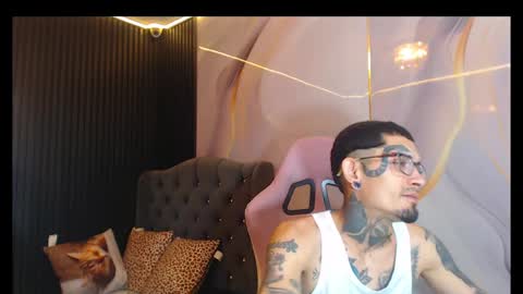 boy_tatto77 online show from 19, 5, 2026