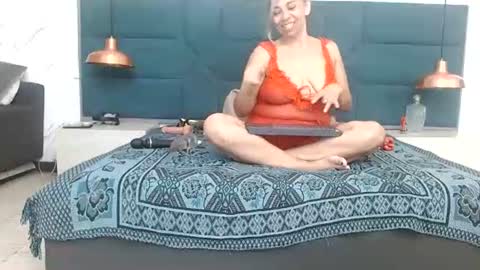 BRENDA VELASQUEZ online show from 20, 6, 2026
