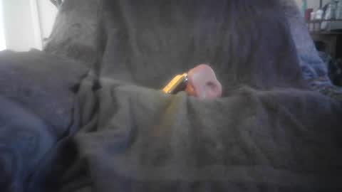 Snapshot of bri20fu chatting on 4, 7, 2026 raining down on me online show from 4, 7, 2026