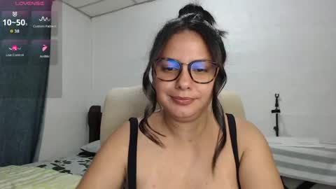 Snapshot of cami_valbuena chatting on 17, 4, 2026 Camila Valbuena online show from 17, 4, 2026