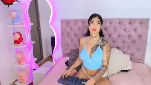 Snapshot of camilavelour chatting on 25, 5, 2026 Camila Velour online show from 25, 5, 2026