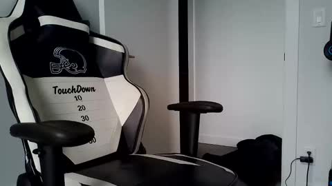Snapshot of canadianstud18 chatting on 3, 6, 2026 Devon online show from 3, 6, 2026