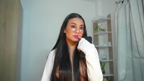 Nickol online show from 19, 6, 2026