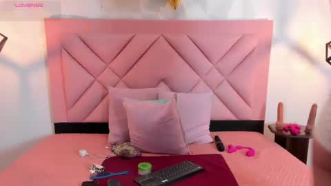 caroline daring online show from 4, 7, 2026