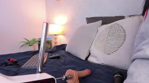  Caroline  online show from 18, 6, 2026