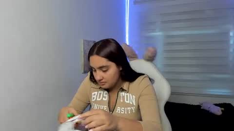caroline_rodriguez_9 online show from 23, 6, 2026