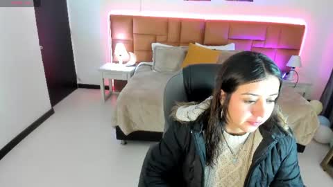 catti_brie_ online show from 11, 6, 2026